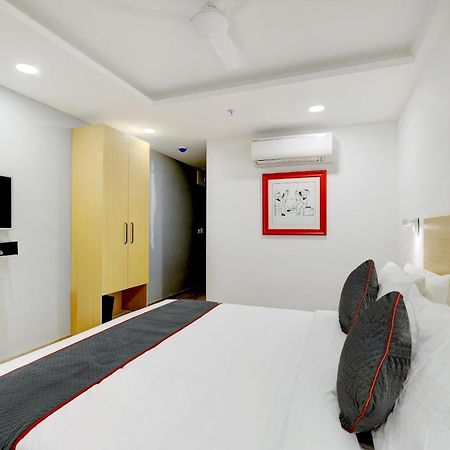 Super Townhouse Rajyash Rise Hotell Sarkhej Eksteriør bilde