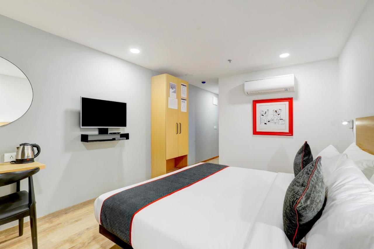 Super Townhouse Rajyash Rise Hotell Sarkhej Eksteriør bilde