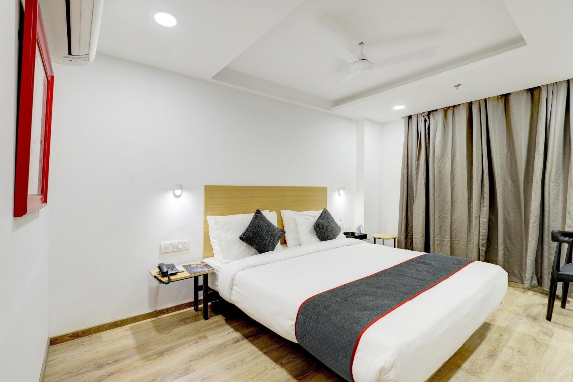 Super Townhouse Rajyash Rise Hotell Sarkhej Eksteriør bilde