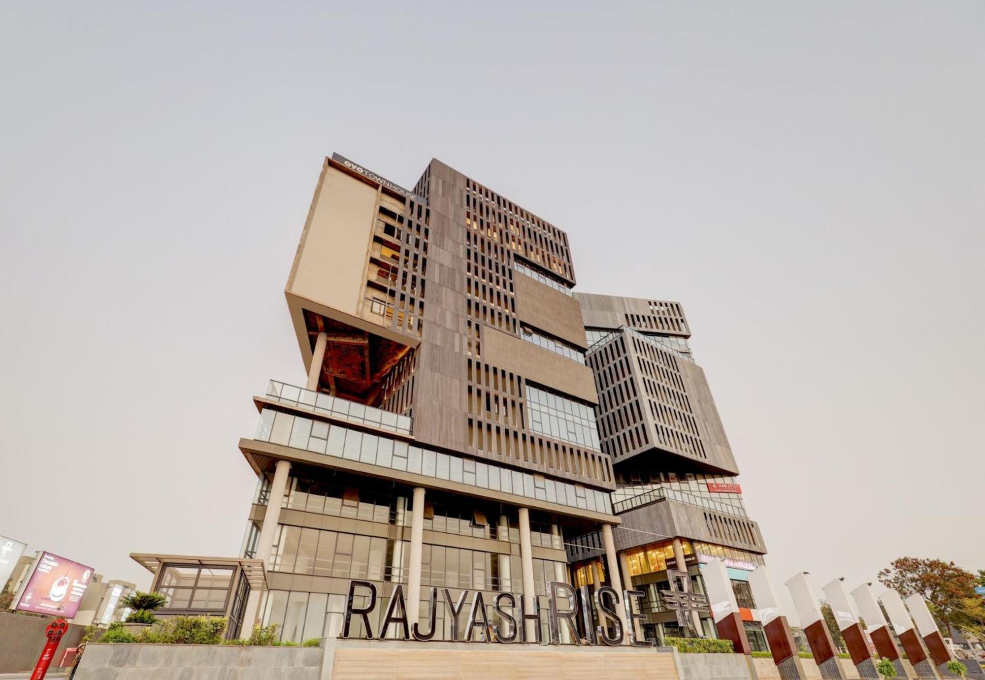 Super Townhouse Rajyash Rise Hotell Sarkhej Eksteriør bilde