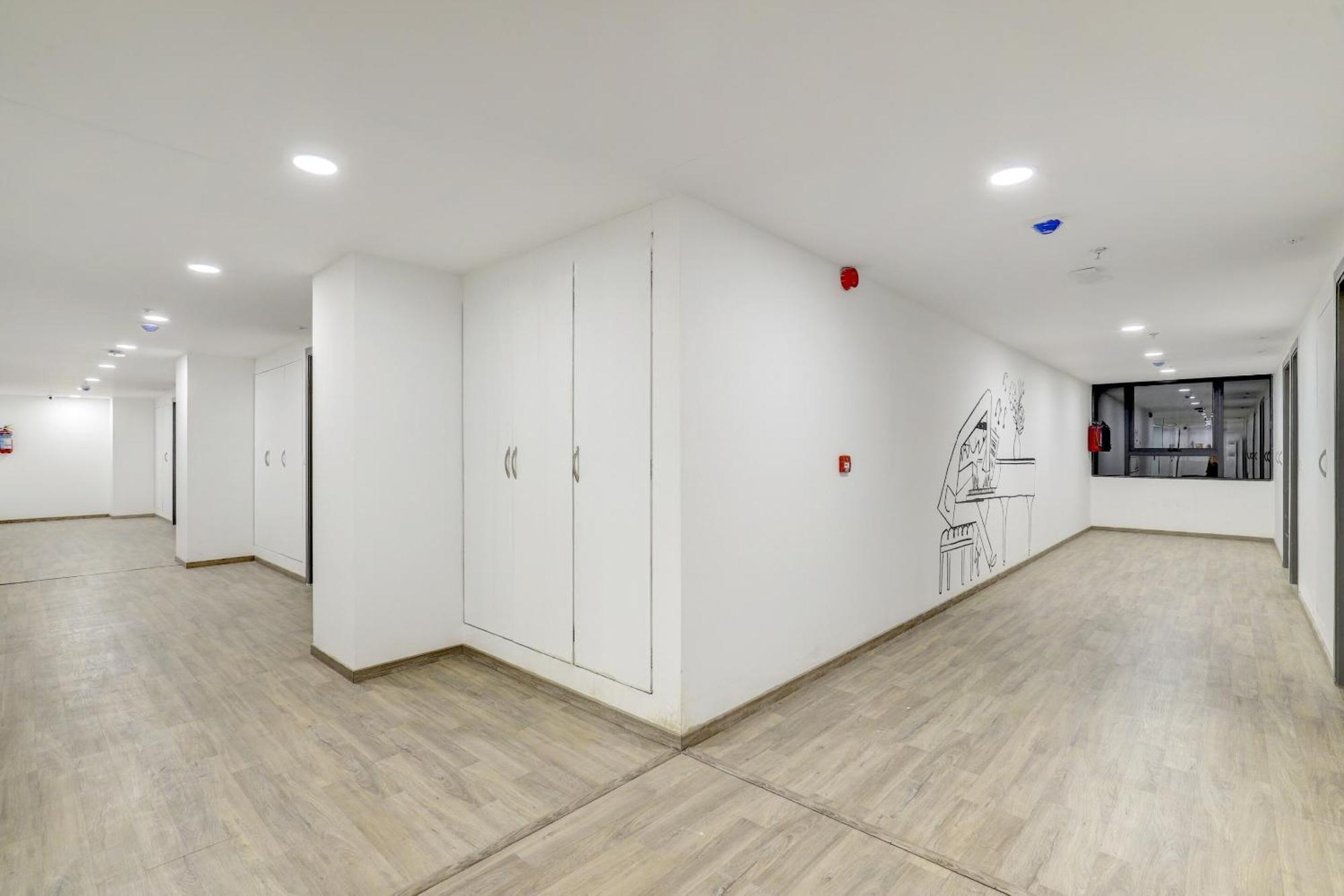 Super Townhouse Rajyash Rise Hotell Sarkhej Eksteriør bilde