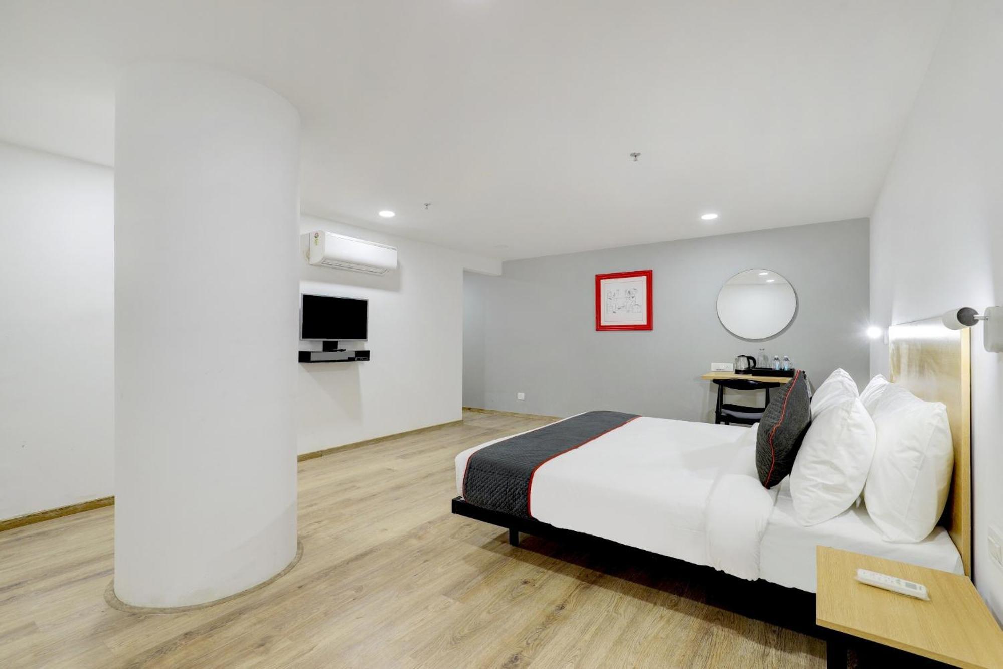 Super Townhouse Rajyash Rise Hotell Sarkhej Eksteriør bilde